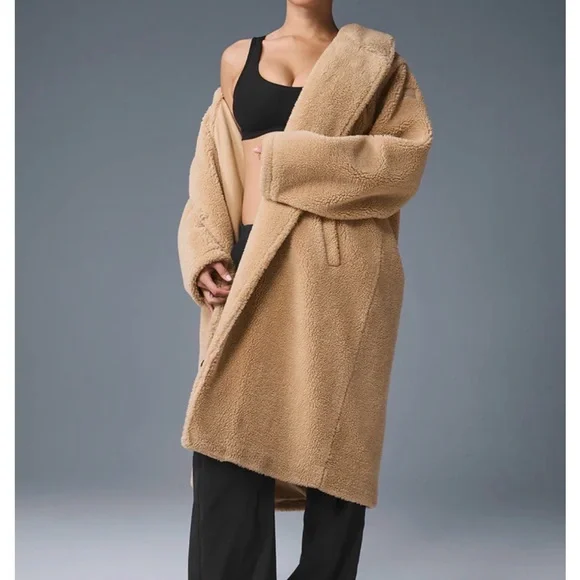ALO Yoga Teddy Sherpa Jacket in Camel - Picture 2 of 3
